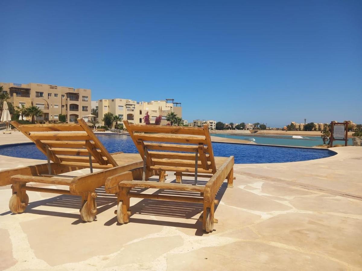 Waterside Serene Getaway 2beds - El Gouna Apartment
